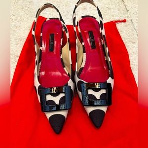 Carolina Herrera black/white canvas and leather pointed toe slingback pumps